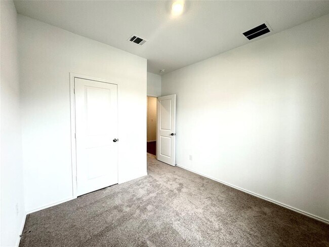 Building Photo - 330 Whoopers Lp