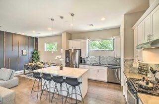 Building Photo - 2403 Everett St