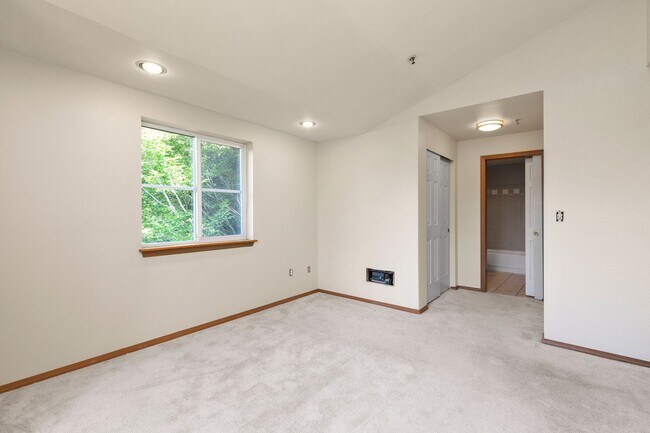 Building Photo - 3901 Fremont Ave N