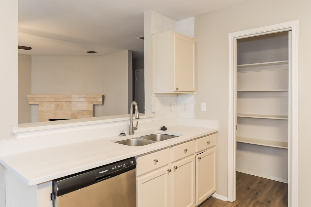 Building Photo - 8764 Stonebriar Ln