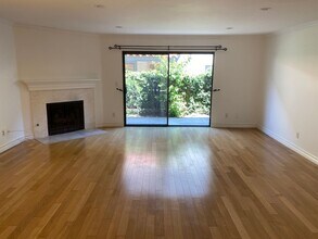 Building Photo - Spacious and Renovated Santa Monica Townhouse - Walker's Paradise 12th and Wilshire!