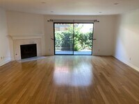 Building Photo - Spacious and Renovated Santa Monica Townhouse - Walker's Paradise 12th and Wilshire!
