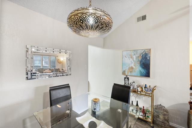 Building Photo - 2920 Hilltop Dr