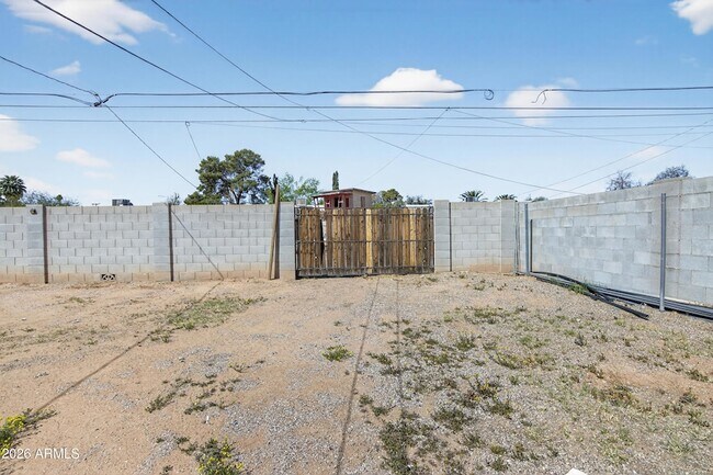 Building Photo - 1113 N Coolidge Ave