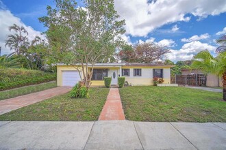 Building Photo - 2221 SW 67th Ave