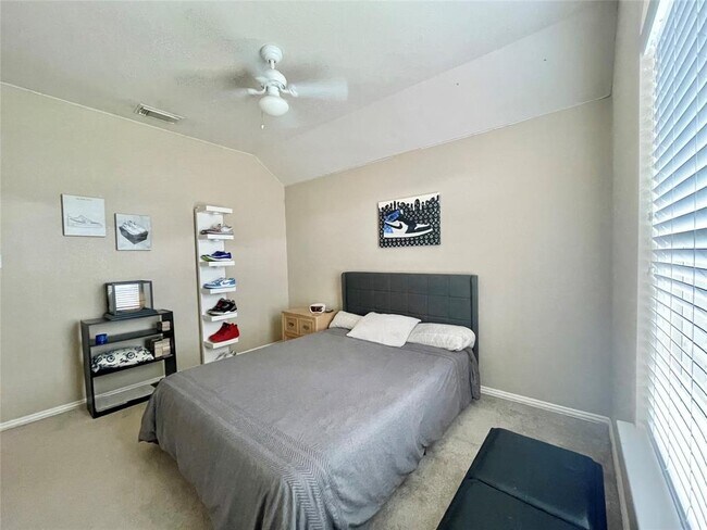 Building Photo - 33010 Greenfield Forest Dr