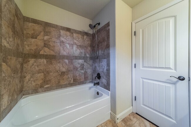 Building Photo - 3205 SW Briar Creek Ave