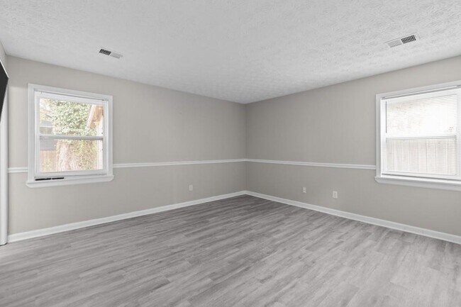 Building Photo - 1042 Mainstreet Lake Dr