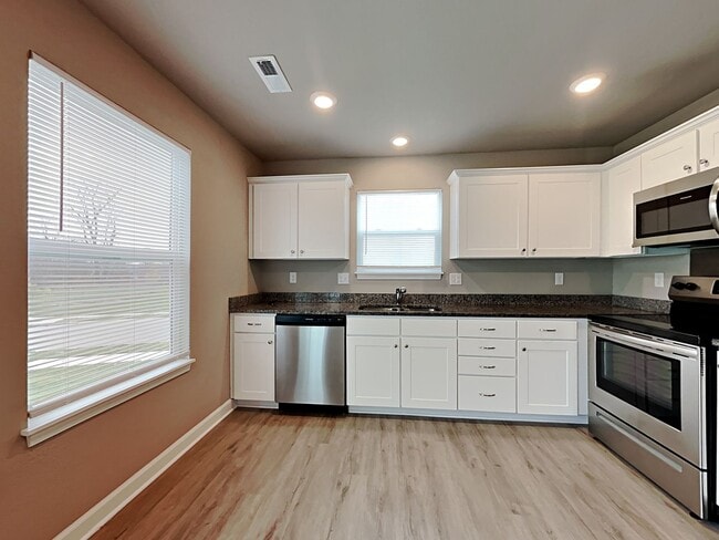 Building Photo - 3 BR/2.5BA | Newly Renovated Single Family Home | 1-Car Garage Parking | Community Pool!