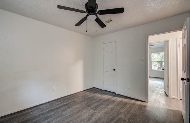 Building Photo - 5006 Village Springs Dr