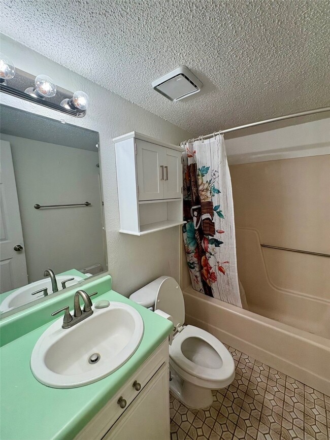 Building Photo - 7014 Troy St