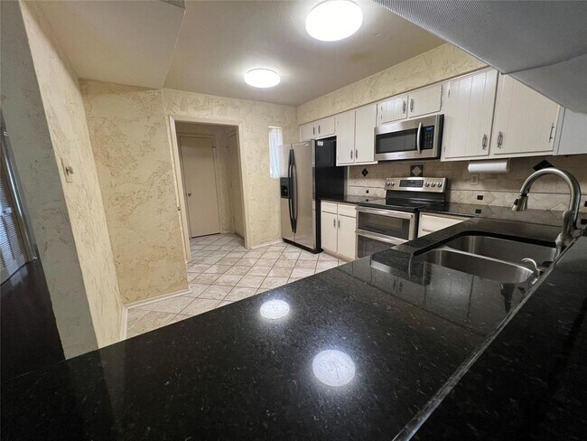 Building Photo - 14515 Wunderlich Dr