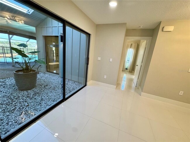 Building Photo - 3705 Torrey Pines Blvd