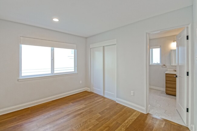 Building Photo - Remodeled, Bright & Spacious, 2400 Sq Ft D...