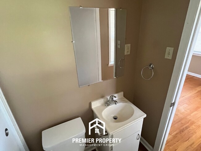 Building Photo - 3BR/1.5BA Memphis Rental with Tile Flooring, Brick Fireplace & Fenced Yard
