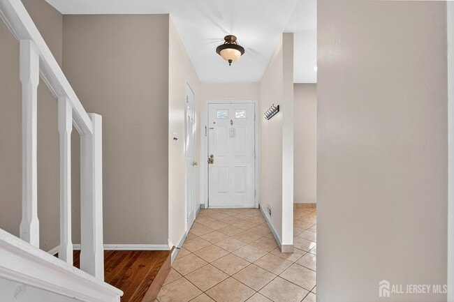 Building Photo - 13 Pear Tree Ln