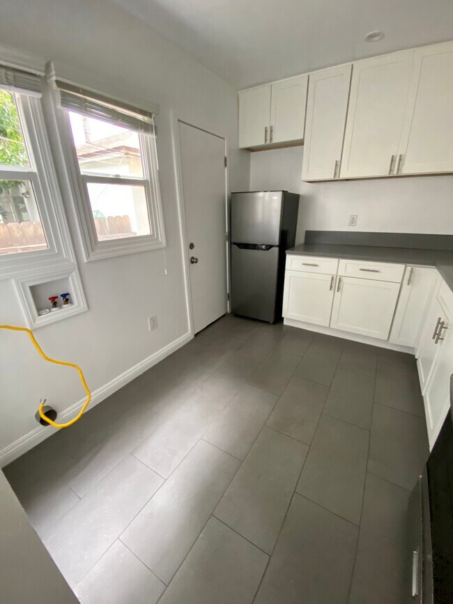 Kitchen ALL NEW - 7284 1/2 Fountain Ave