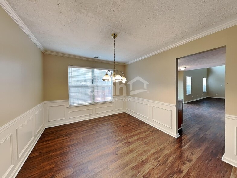 Building Photo - 1633 Sparrow Wood Ln SW