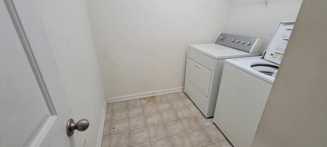 Building Photo - 4299 Annlette Dr NW