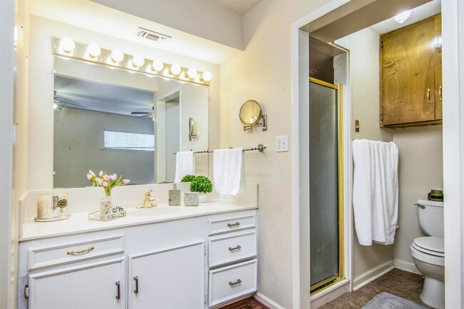 Building Photo - 11844 13th St