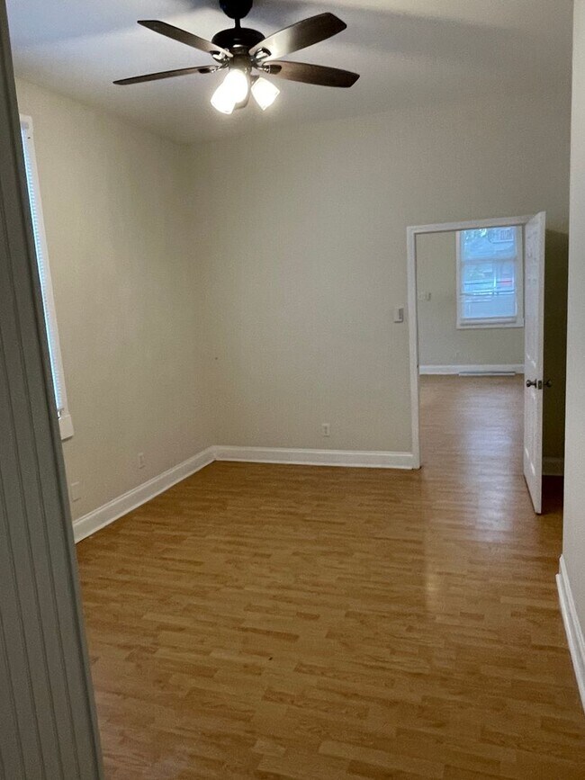 Building Photo - PROMOTION! 2BD/1BA Shotgun in MidCity, with Backyard!