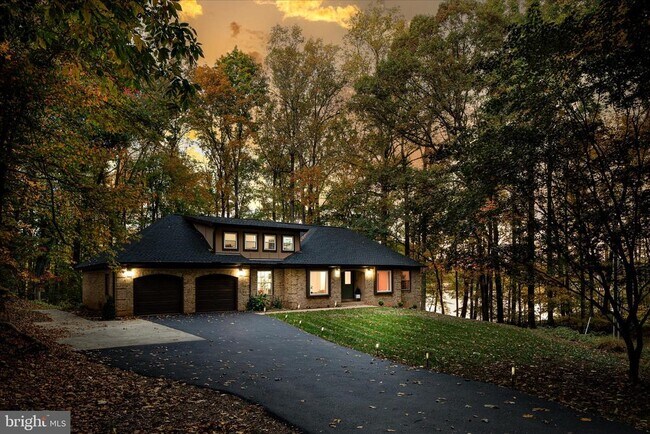 Building Photo - 4386 Lakewood Dr