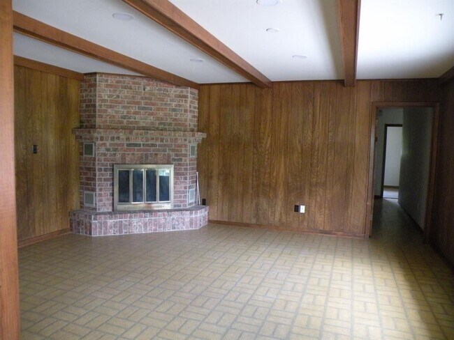 Building Photo - 785 Bader Dr