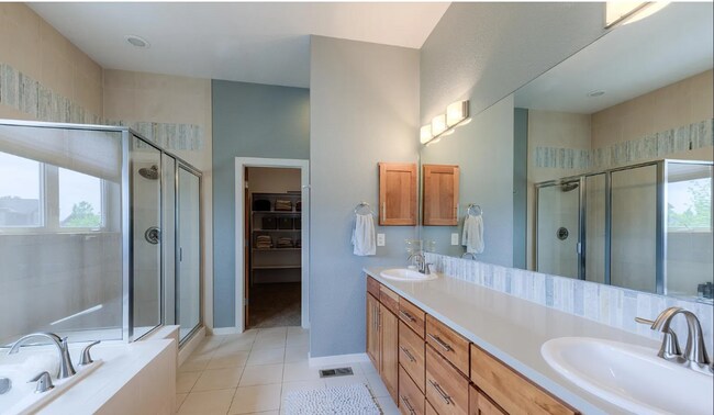 Building Photo - AMAZING LOCATION 5 Bed 4 Bath Home in Loui...