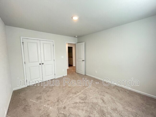 Building Photo - 693 Summerwood Ln