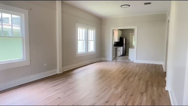 Building Photo - RENTAL AVAILABLE- 3 BED 3 BATH CLOSE TO CAMPUS