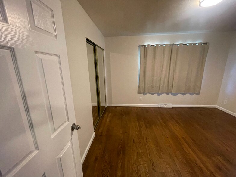 Building Photo - 2528 14th Ave Ct