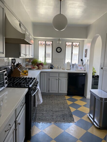 Galley Kitchen - 2414 Tesla Terrace