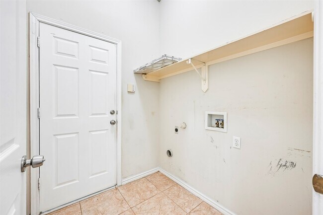 Building Photo - 700 N Emma Dr