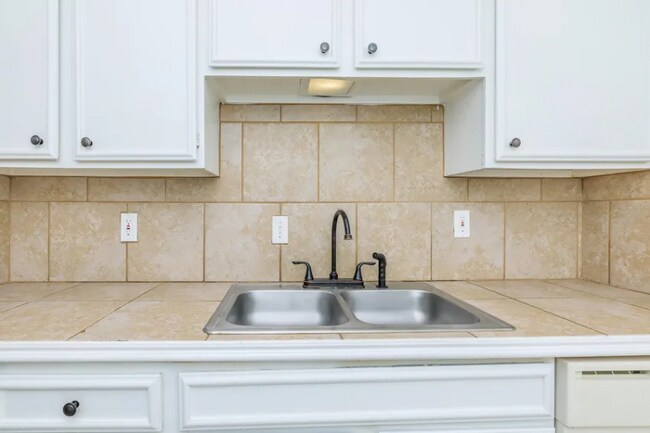 Building Photo - 4645 Ocean Dr