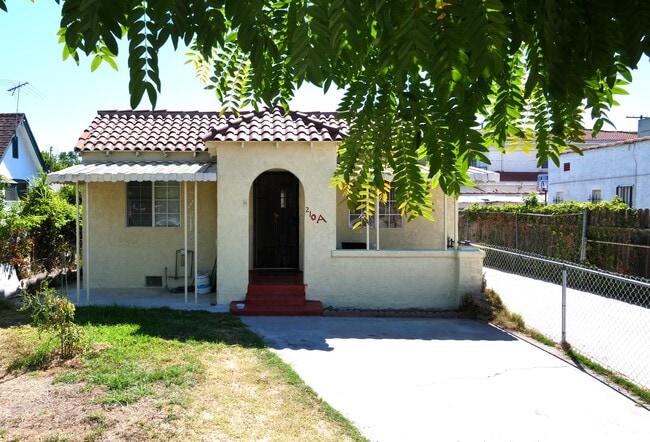 Primary Photo - 210 N Huntington Ave