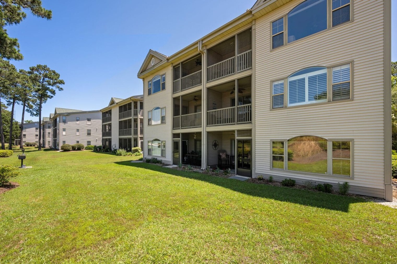 Building Photo - 410 Blue Stem Dr
