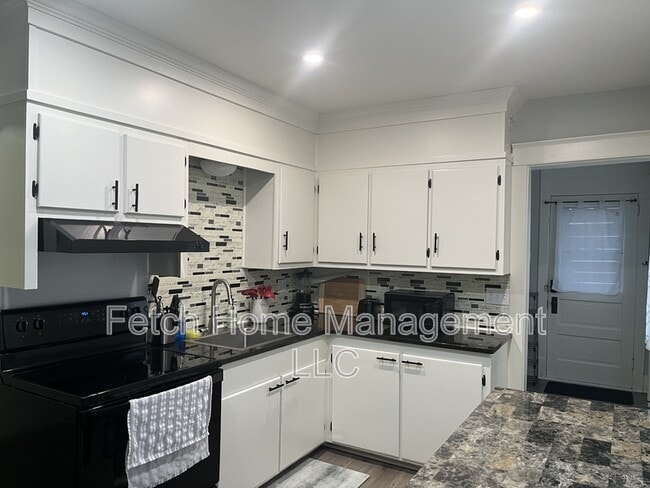 Building Photo - 836 W Main St