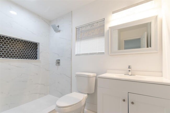 Building Photo - 2921 NW 25th St