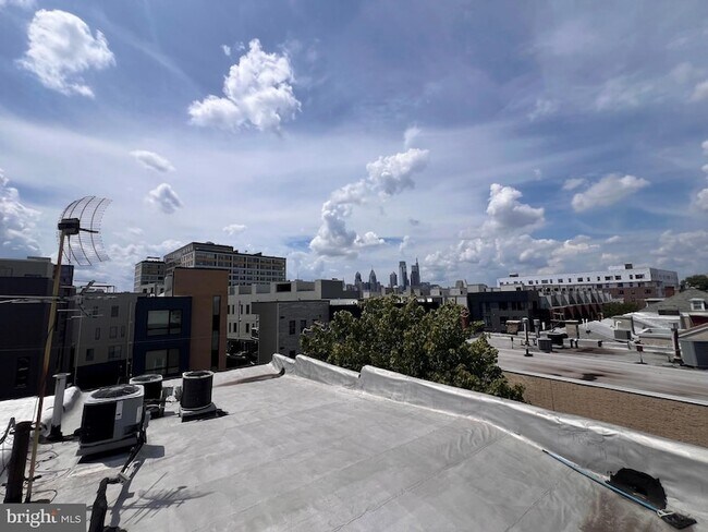 Building Photo - 443 Fairmount Ave