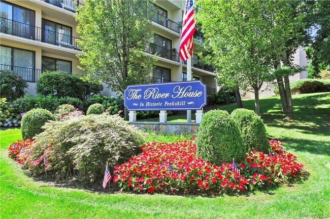 Primary Photo - 150 Overlook Ave