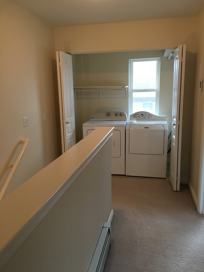 Building Photo - NEW CARPET THROUGHOUT| 2-Bedroom Townhome with Garage