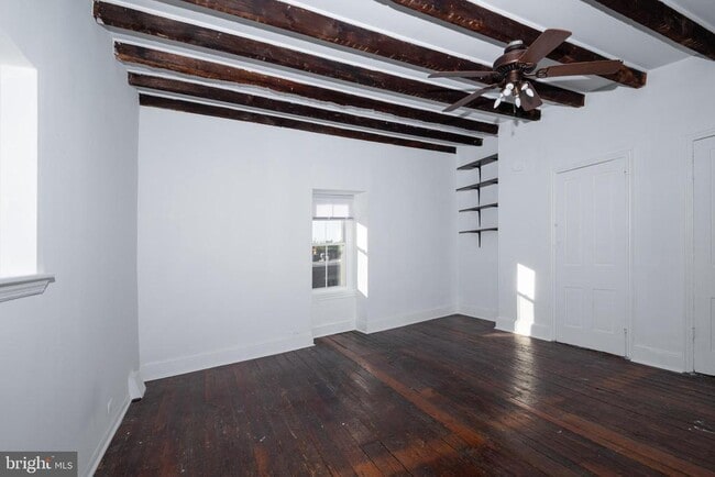 Building Photo - 633 N 3rd St