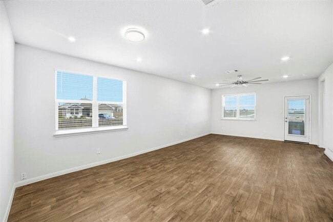 Building Photo - 105 Escala Wy