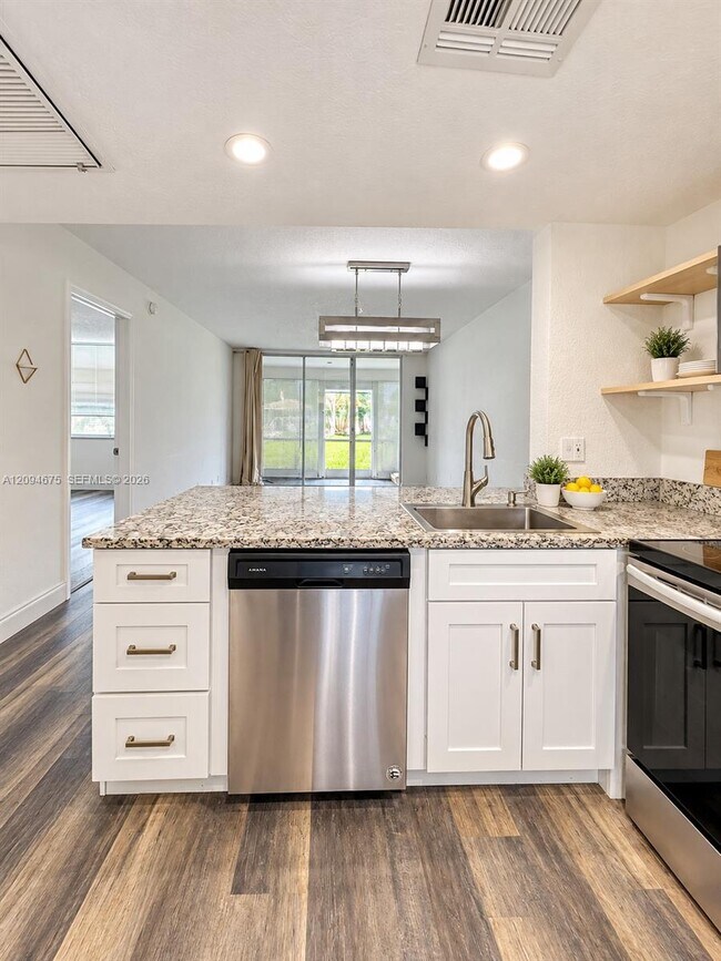 Building Photo - 9440 Poinciana Pl