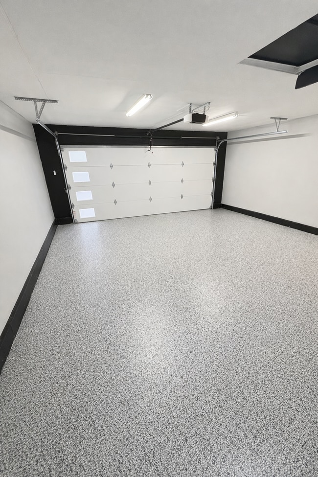 Building Photo - 19315 SW Oak St