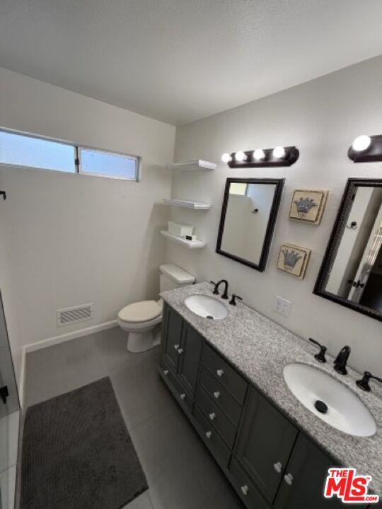 Building Photo - 729 Kenmore Cir