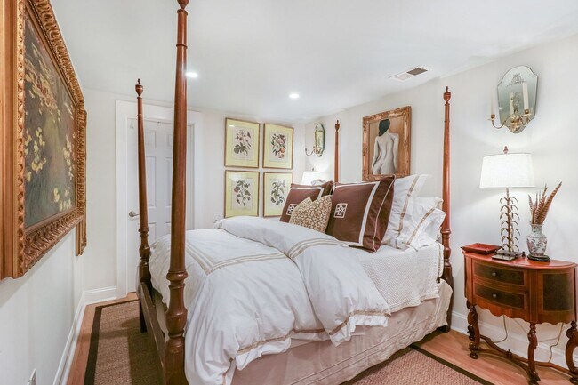 Building Photo - Amazing Adams Morgan Two-Level Condo| Parking included!