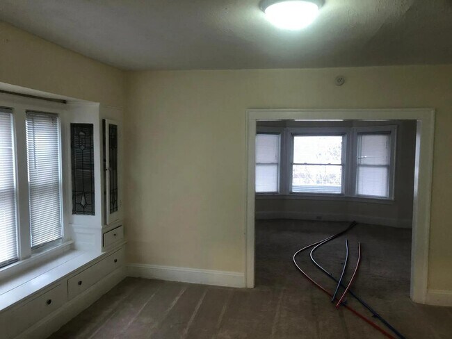 Building Photo - 1297 Warren Rd