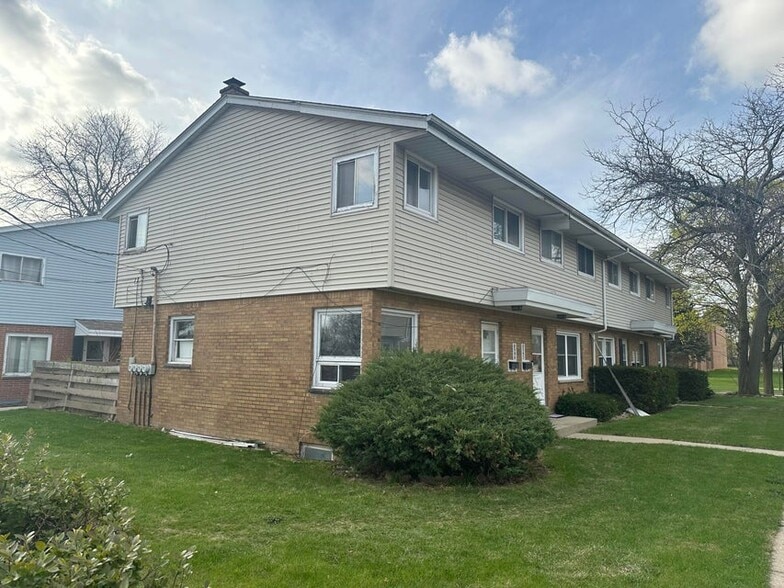 Building Photo - 8594 W Villard Ave