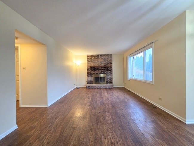 Building Photo - 1013 Meadow Lake Dr